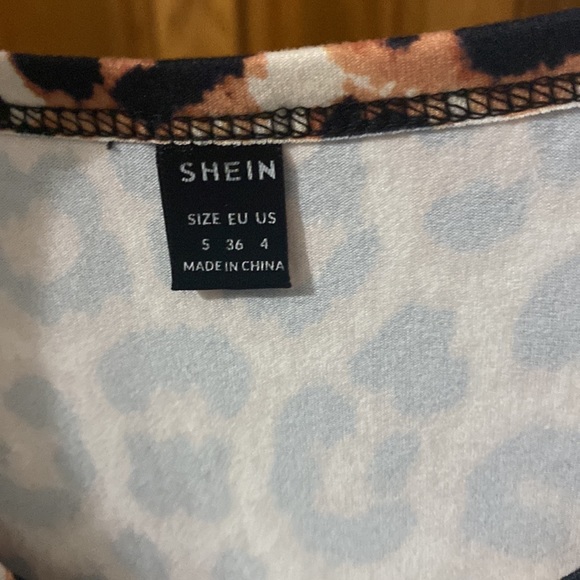 Woman’s top - Picture 3 of 3